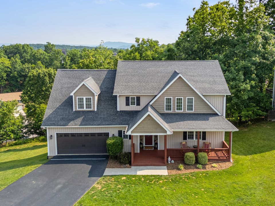 1136 Crosscreek Drive, photo 2 of 40