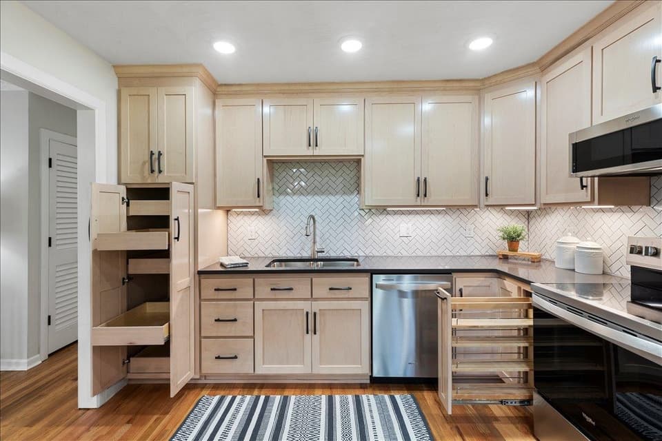 490 Sunnyside Lane NE, photo 8 of 39