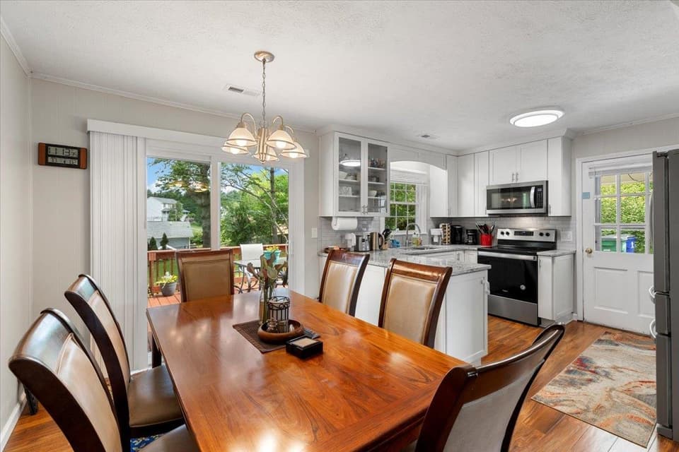340 Walters Drive, photo 18 of 40
