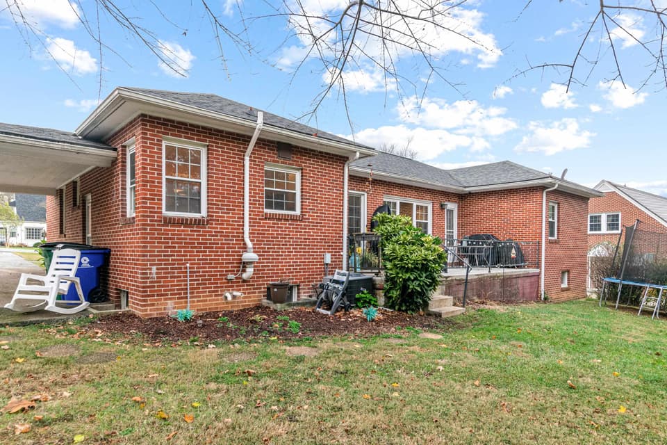 120 Cherry Lane, photo 5 of 33