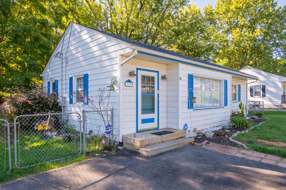 810 College St NW, photo 5 of 38