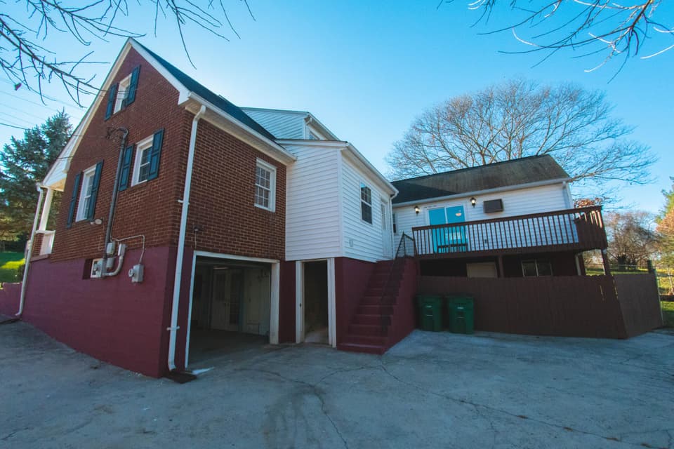411 W Main St, photo 5 of 37
