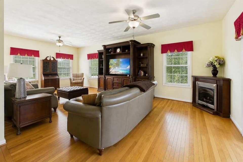 1130 Crosscreek Drive, photo 19 of 40