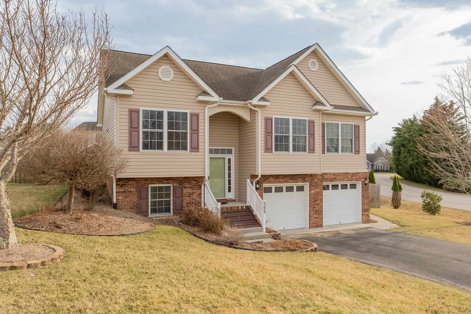 305 Meadow Drive, photo 5 of 40