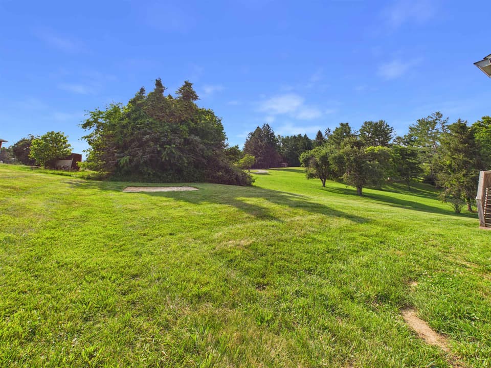 209 Rolling Hills Drive, photo 5 of 40