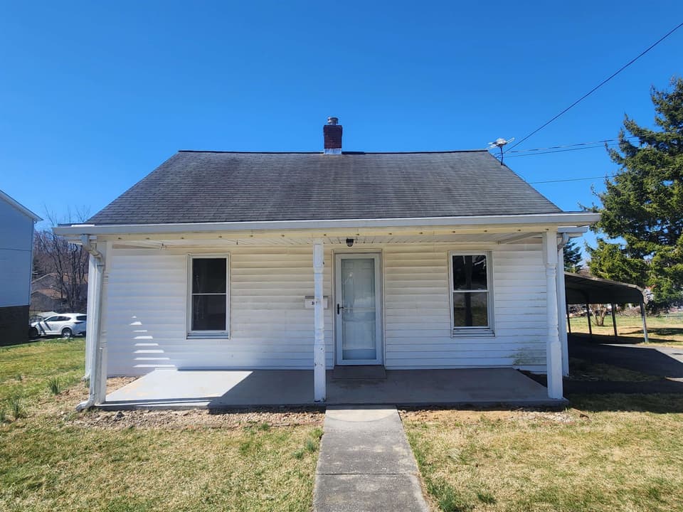 365 Clearview Drive, photo 3 of 40