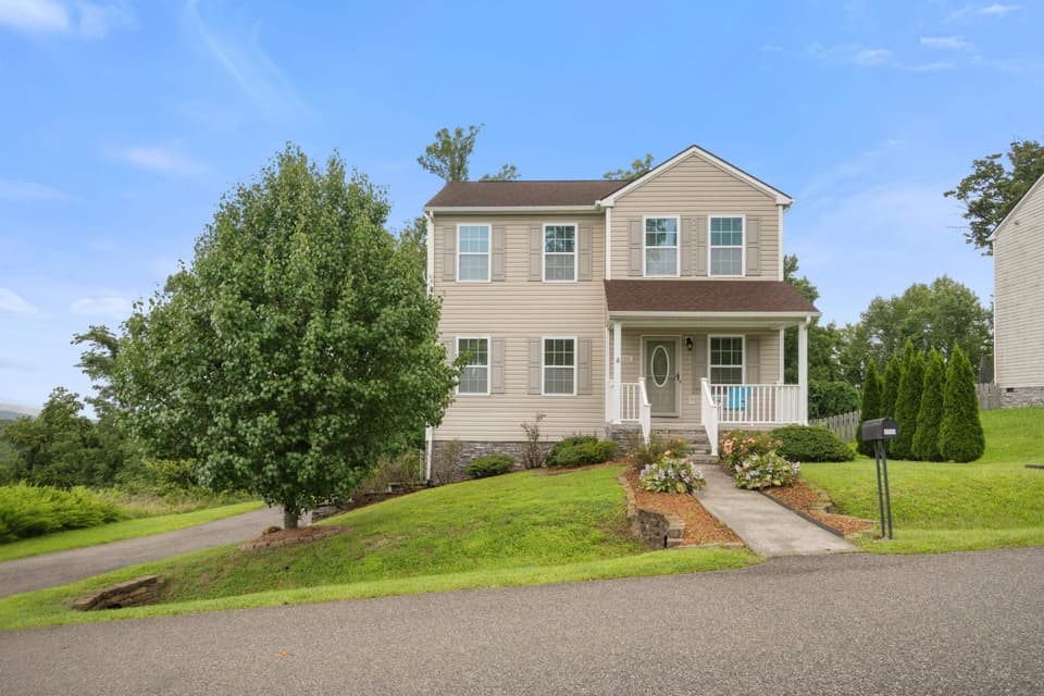 1555 Sherwood Drive, photo 2 of 40