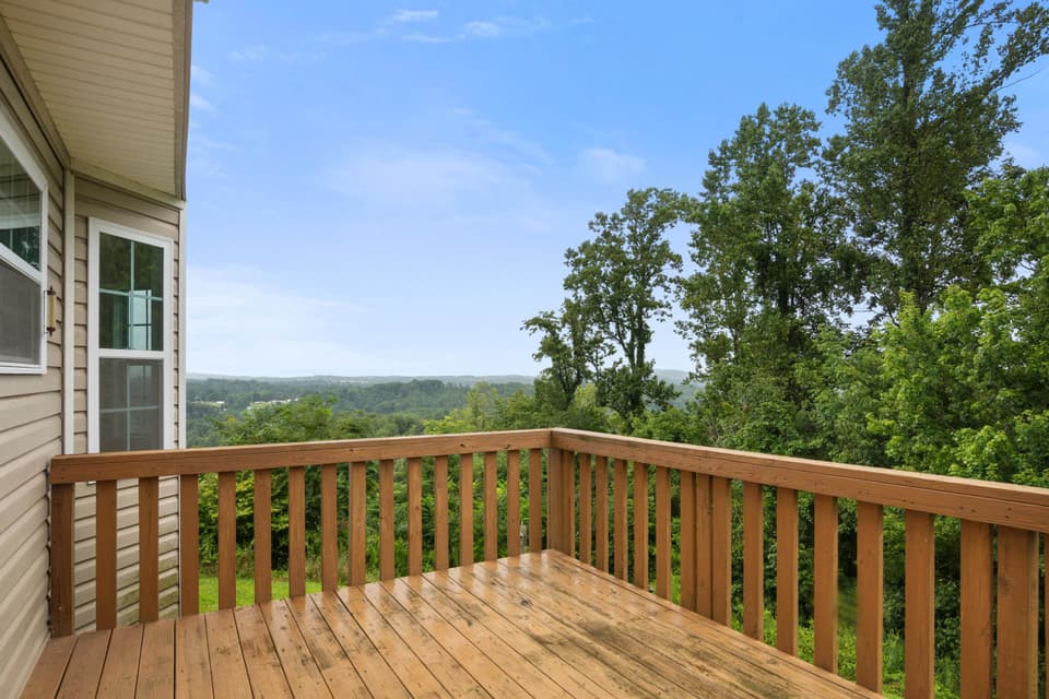 1555 Sherwood Drive, photo 8 of 40