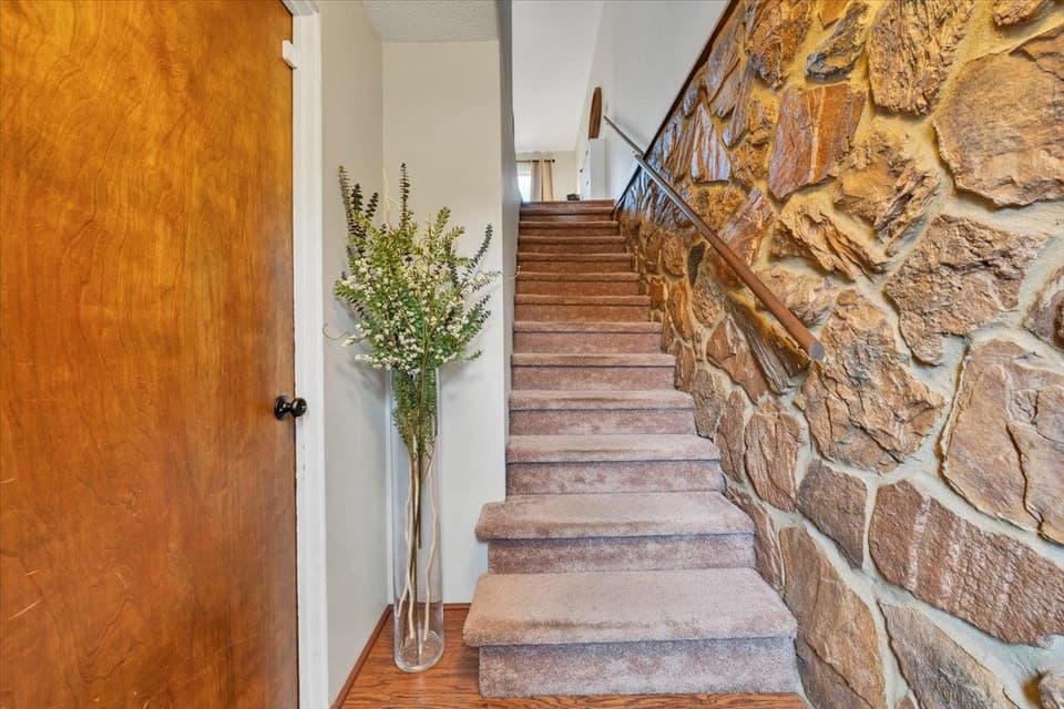 2615 Glade Drive SE, photo 4 of 35