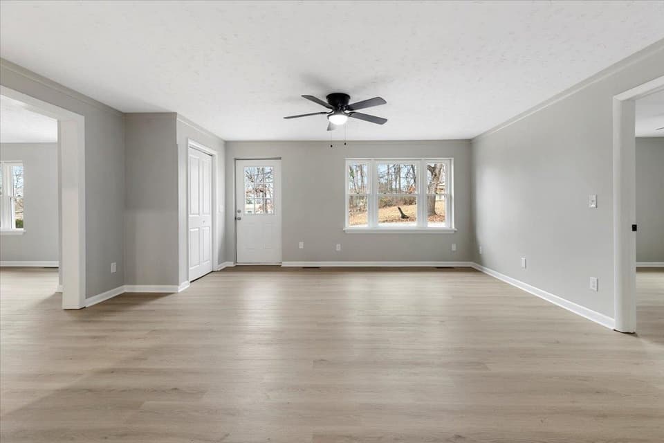 435 Teel Street, photo 7 of 40