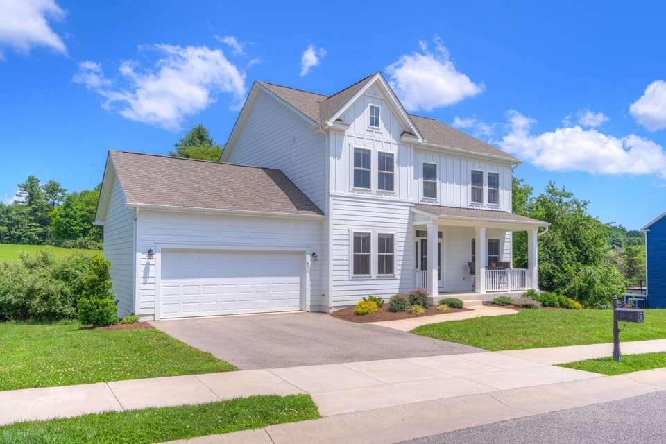 850 Jefferson Circle, photo 2 of 40
