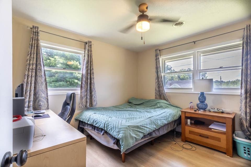 1380 Rigby Street, photo 15 of 32