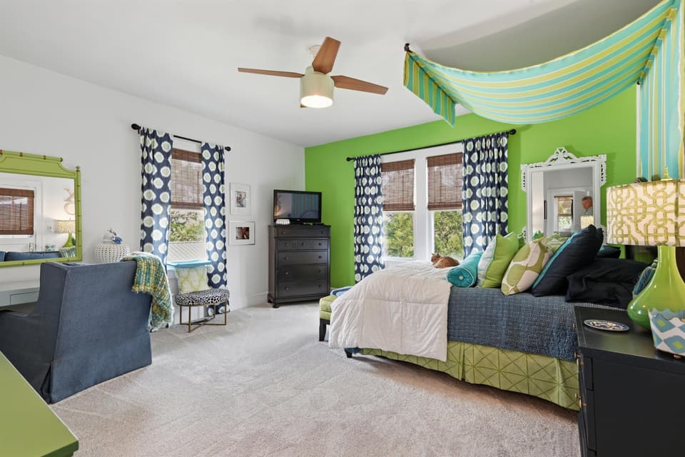 202 S Franklin Street, photo 12 of 40