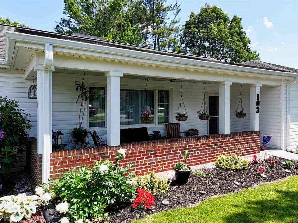 103 Ellett Drive SE, photo 4 of 40