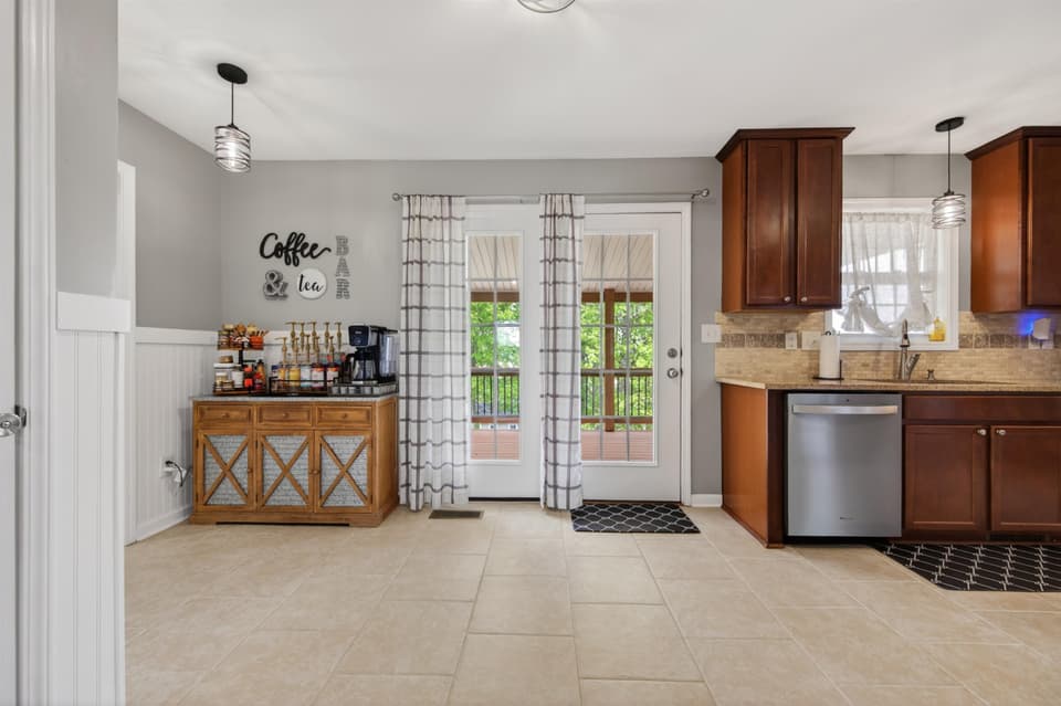 1555 Diana Drive, photo 23 of 40