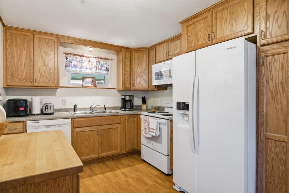 380 Clearview Drive, photo 11 of 40