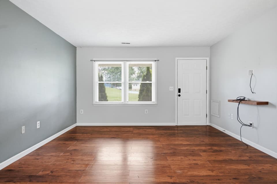 315 Cherokee Drive Unit B, photo 6 of 32
