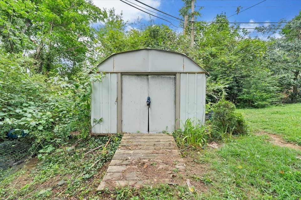 100 Roseland Drive SW, photo 31 of 35