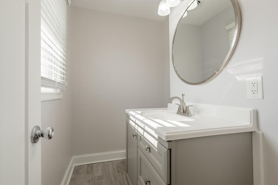 230 Montgomery Street NE, photo 35 of 40