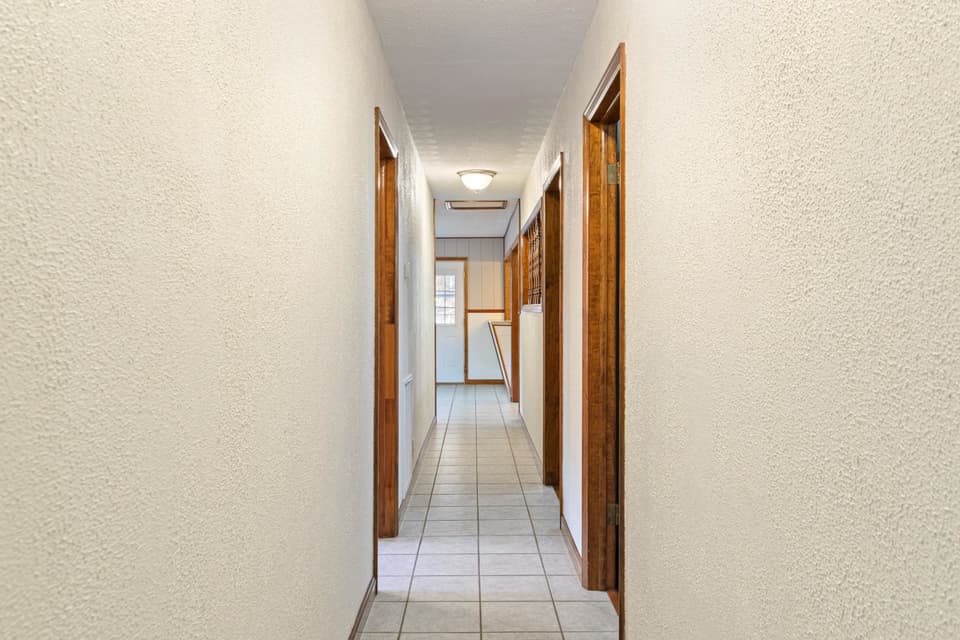4550 Wayside Drive, photo 11 of 40