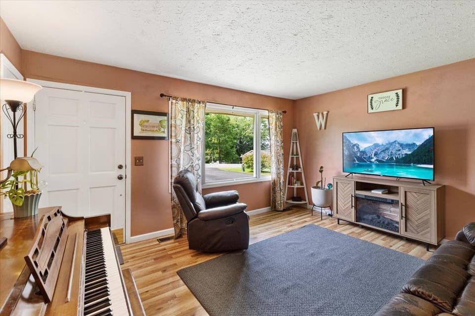 2318 Plateau Drive, photo 4 of 40