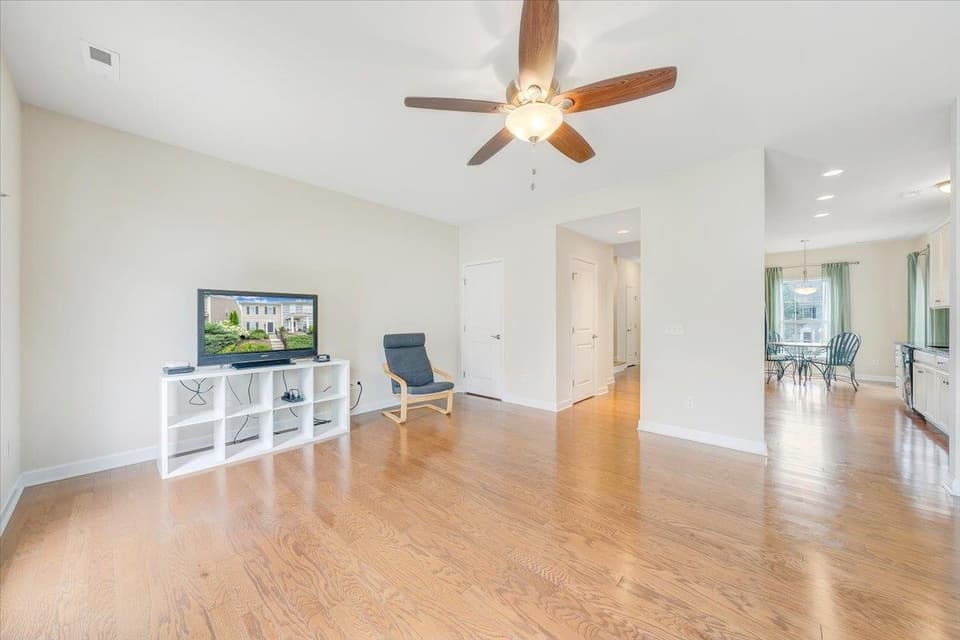 205 Phoenix Boulevard NW, photo 10 of 34