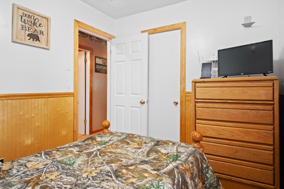 490 Sunnyside Lane, photo 24 of 36