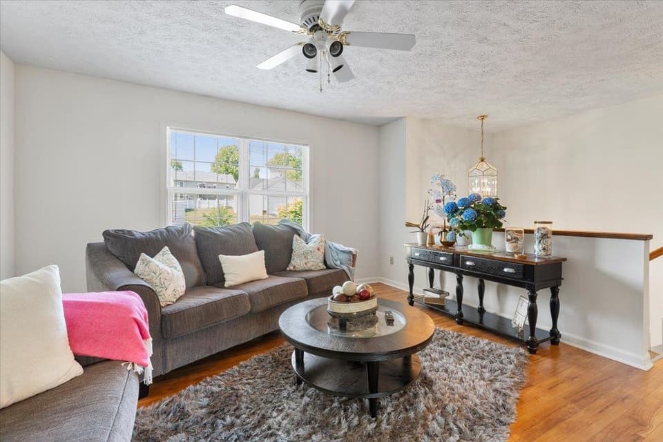 650 Warren Court, photo 13 of 40