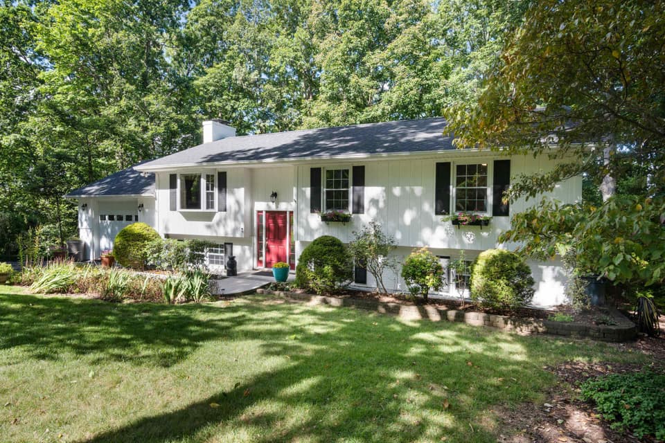 405 Tomahawk Drive, photo 5 of 40
