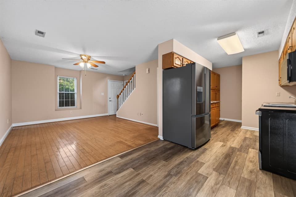 220 Darci Drive SE, photo 9 of 40