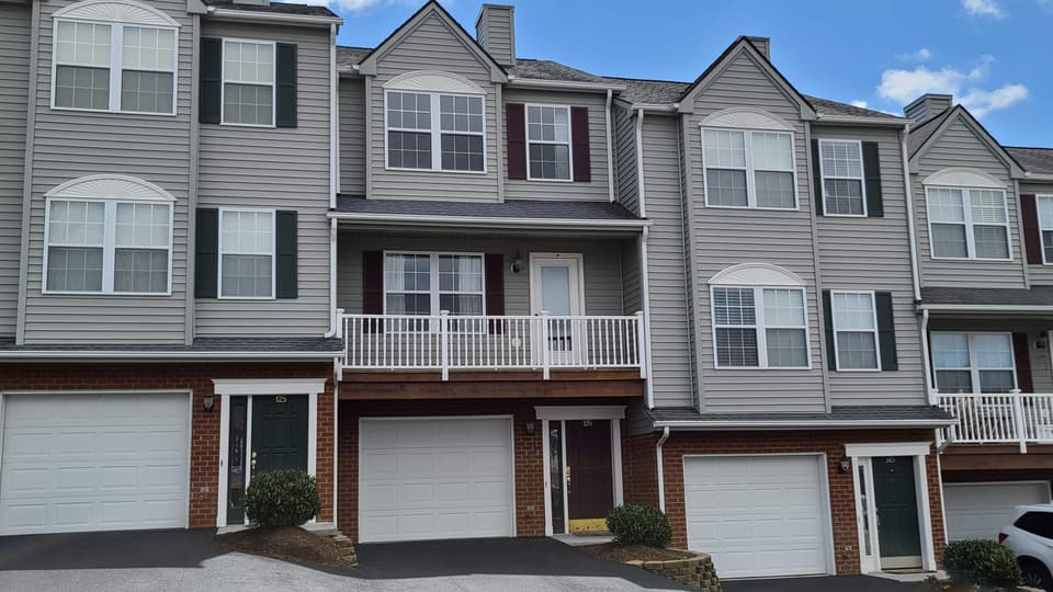 135 Blue Leaf Dr NW, photo 2 of 37