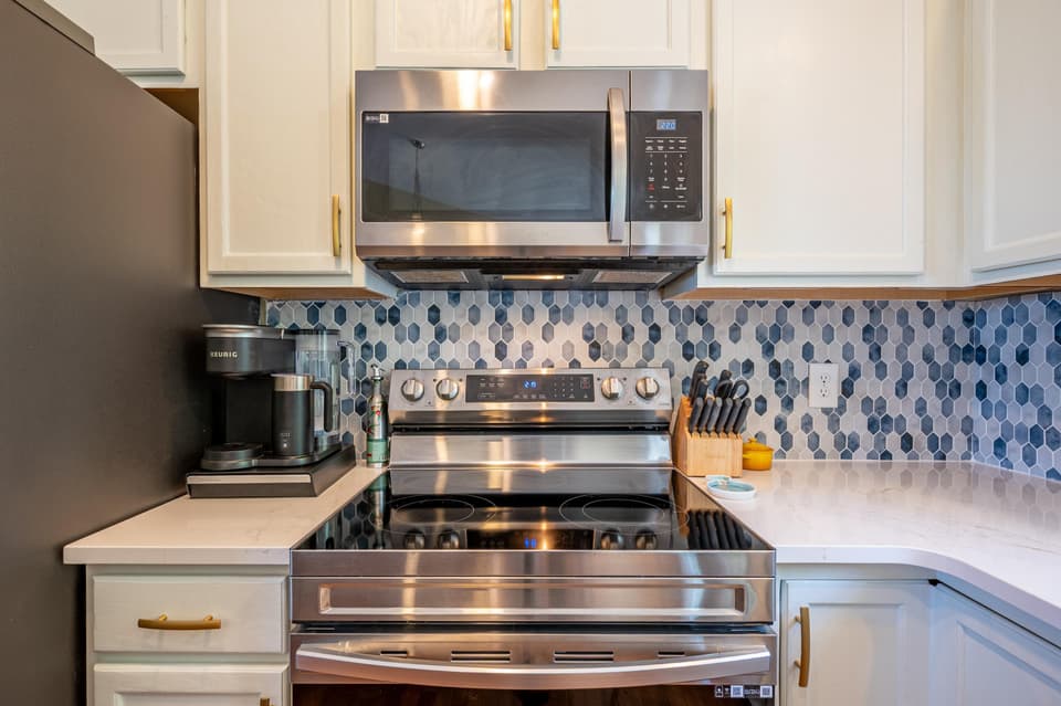 200 Wistaria Drive, photo 11 of 34