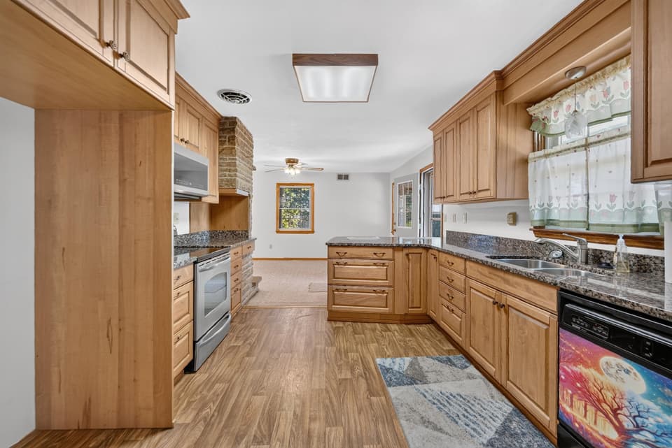 350 Teel Street, photo 21 of 40