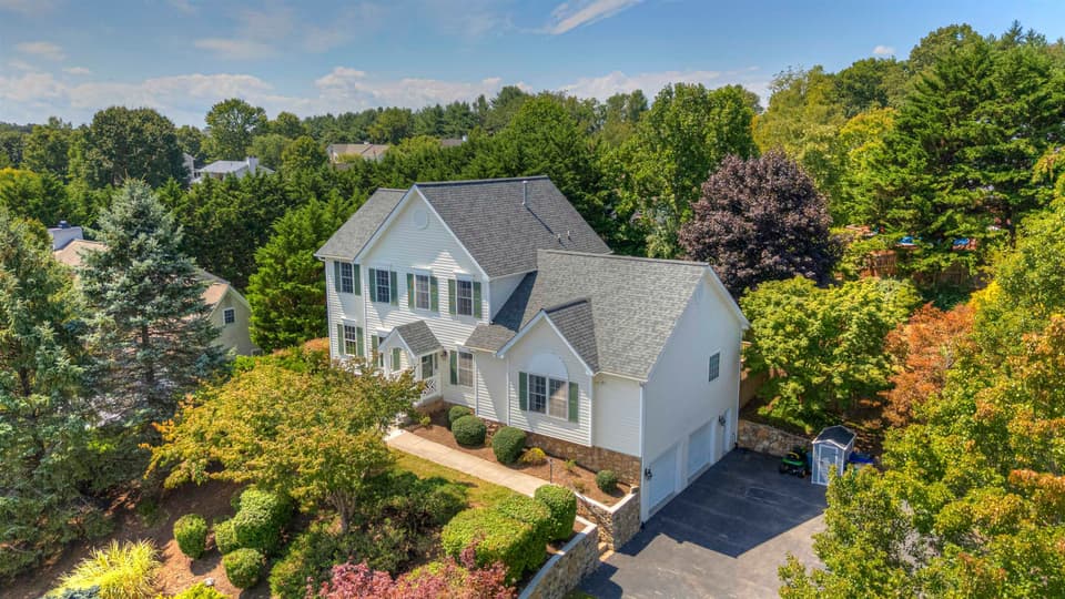 1450 Sleepy Hollow Road, photo 3 of 40