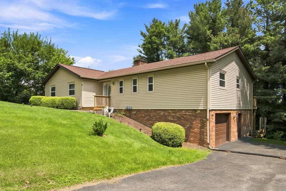 1220 Flint Drive, photo 2 of 40