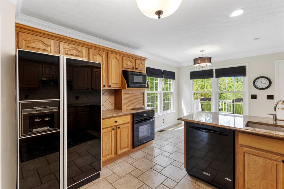 2285 Lubna Drive, photo 19 of 40