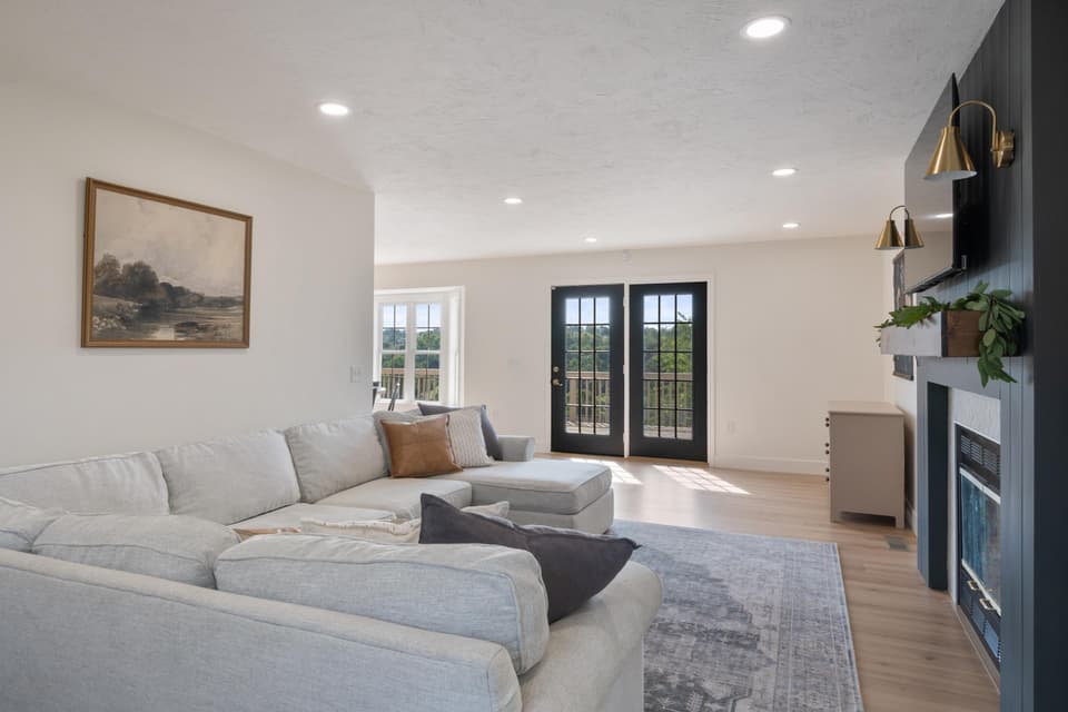 180 Sapphire Avenue, photo 13 of 40