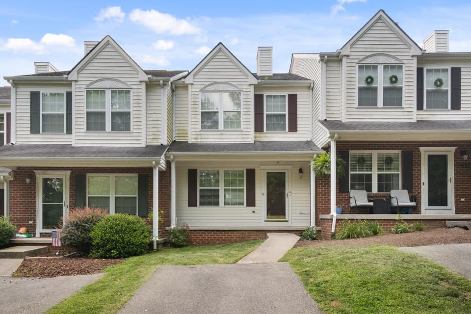 165 Willow Oak Drive, photo 2 of 26