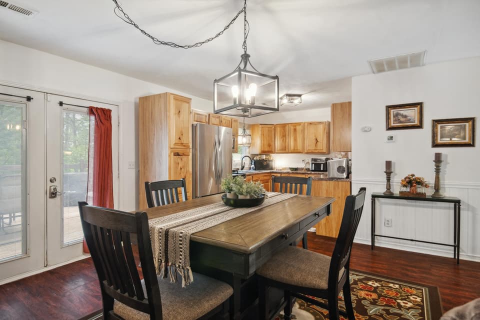 189 Pine Hollow Road, photo 3 of 28