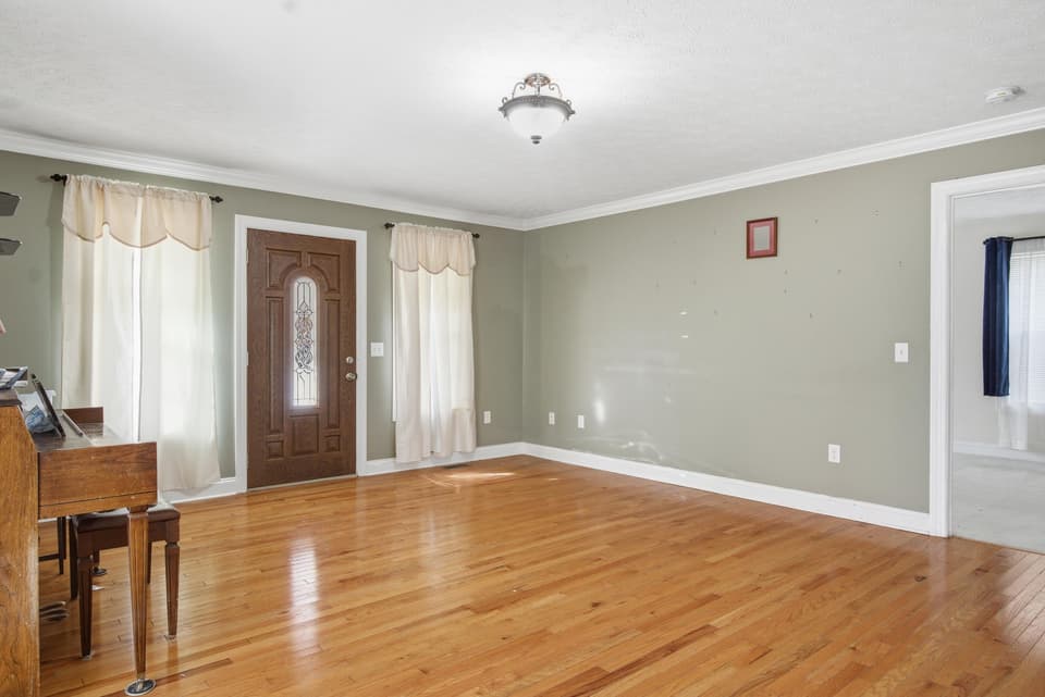 370 Robin Hood Drive, photo 26 of 40
