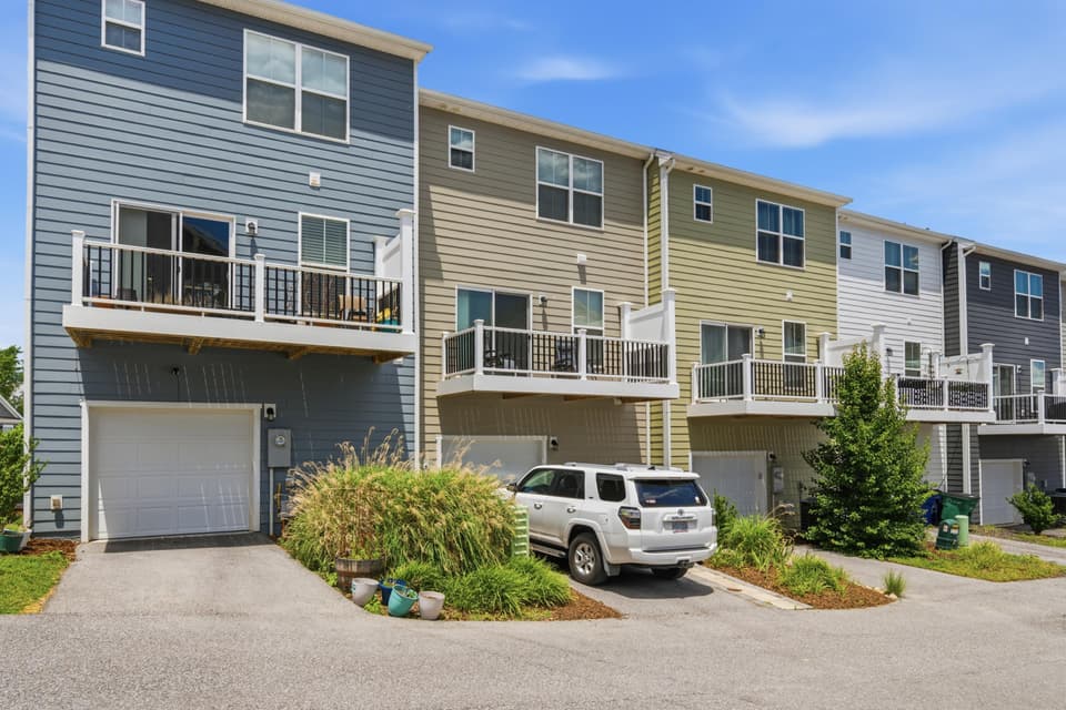 340 Hamilton Avenue NW, photo 3 of 40