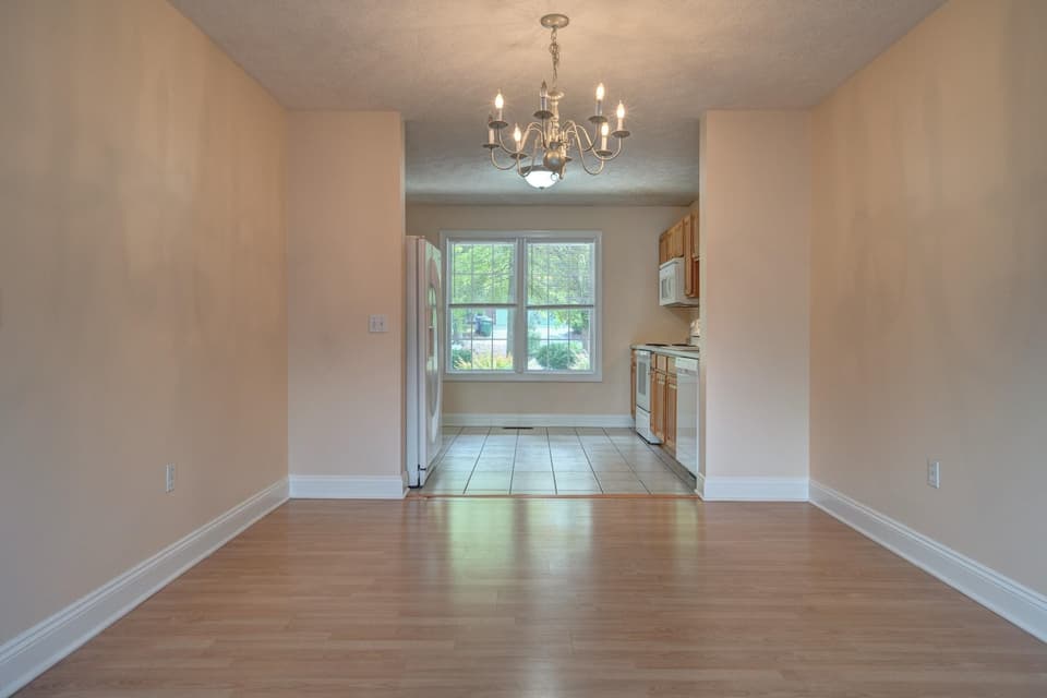 815 Oaktree Boulevard, photo 12 of 30