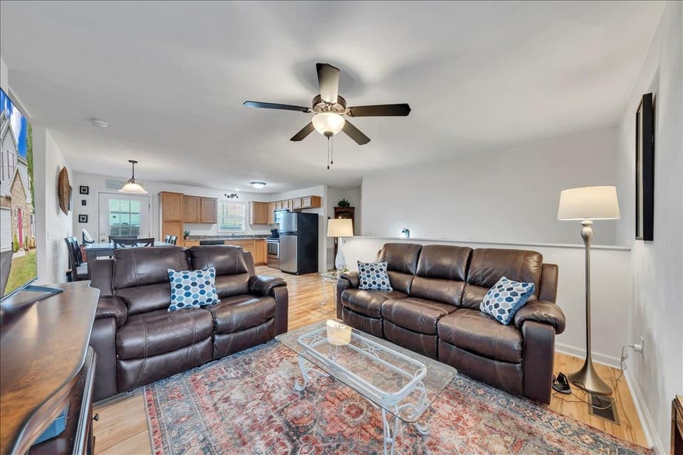 445 Chelsea Loop, photo 9 of 40