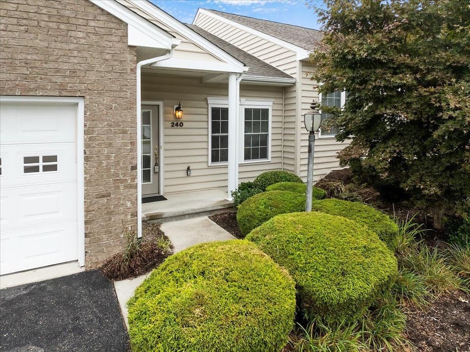 240 Slate Creek Drive NW, photo 4 of 40