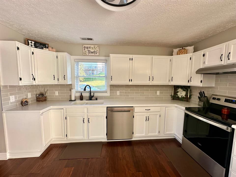 390 Warren Street, photo 15 of 40