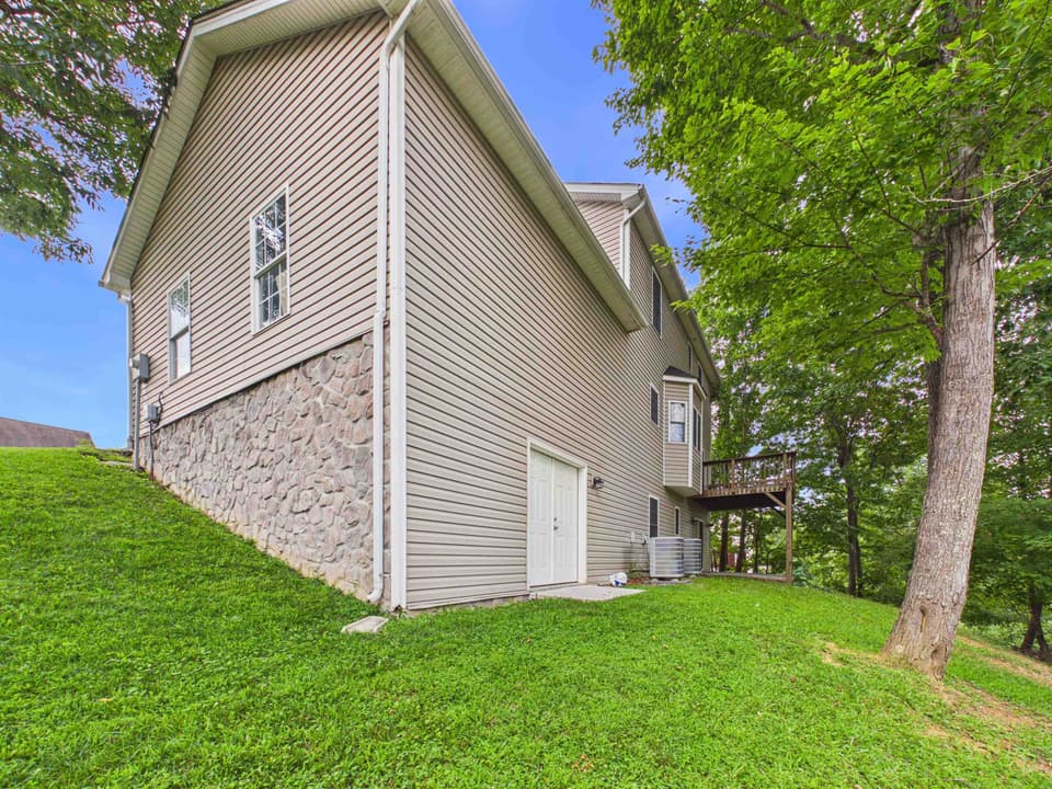 1130 Crosscreek Drive, photo 4 of 40