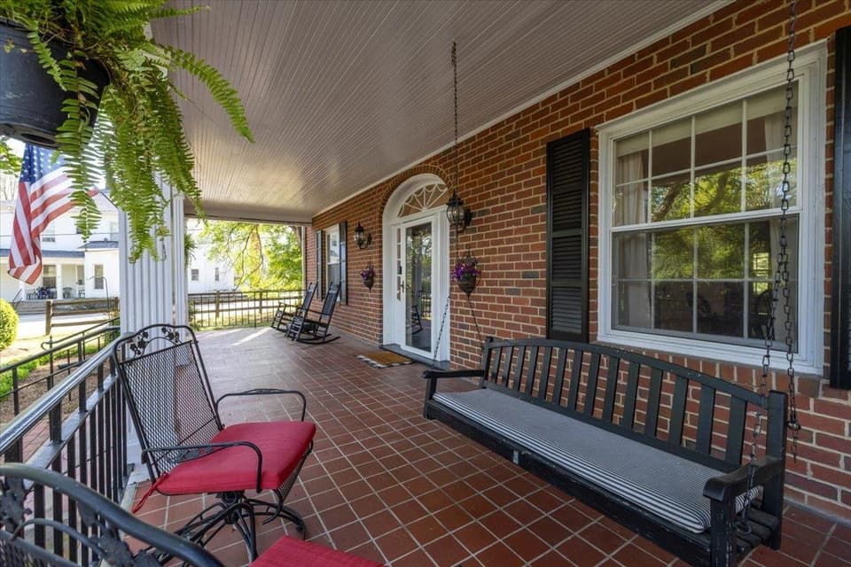 101 College Street, photo 7 of 40