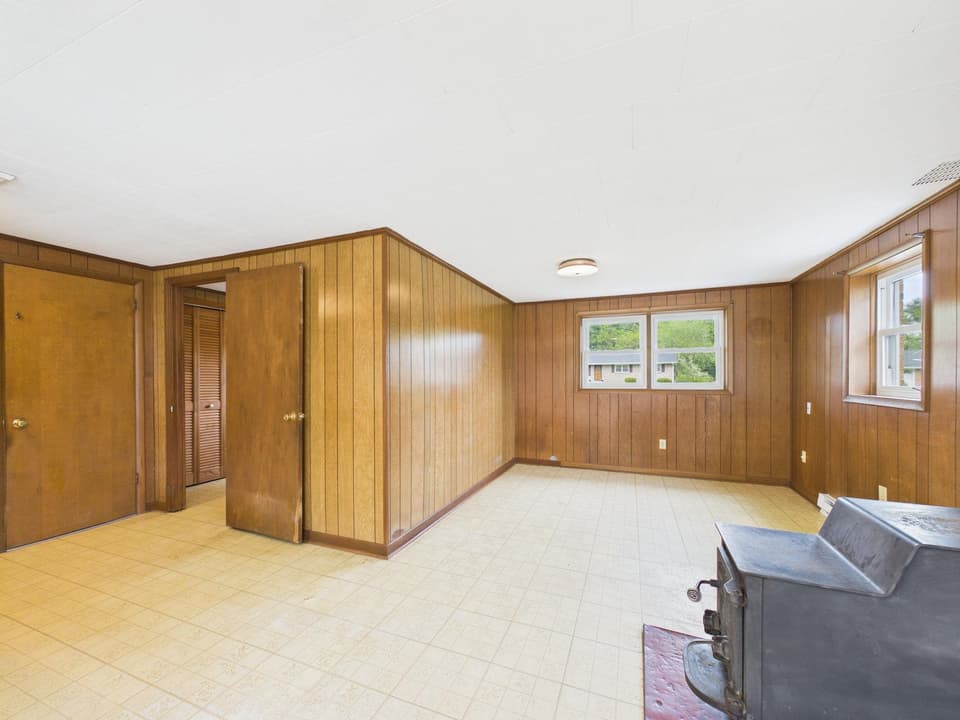 405 Maple Drive SE, photo 23 of 37