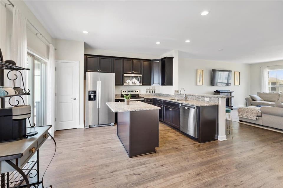 465 John Adams Drive, photo 13 of 40