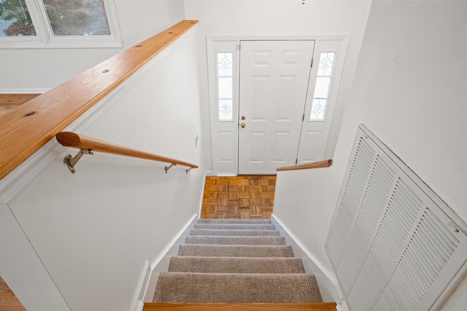 405 Overland Drive, photo 6 of 40